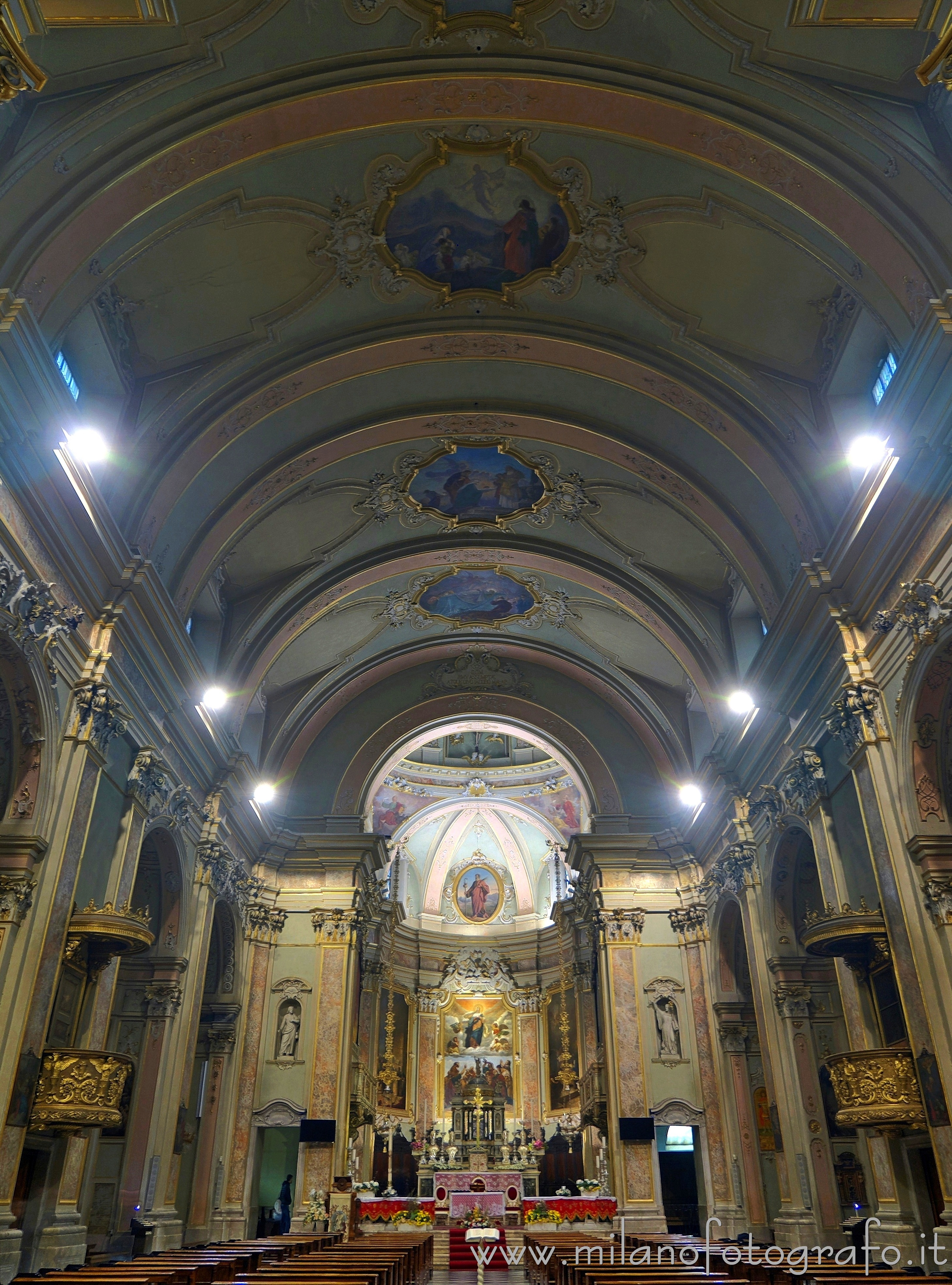 Romano di Lombardia (Bergamo) - Interno in verticale della Chiesa di Santa Maria Assunta e San Giacomo Maggiore